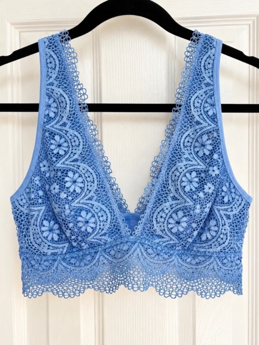 Victoria’s Secret Blue Floral Lace Plunge Bralette – Size L